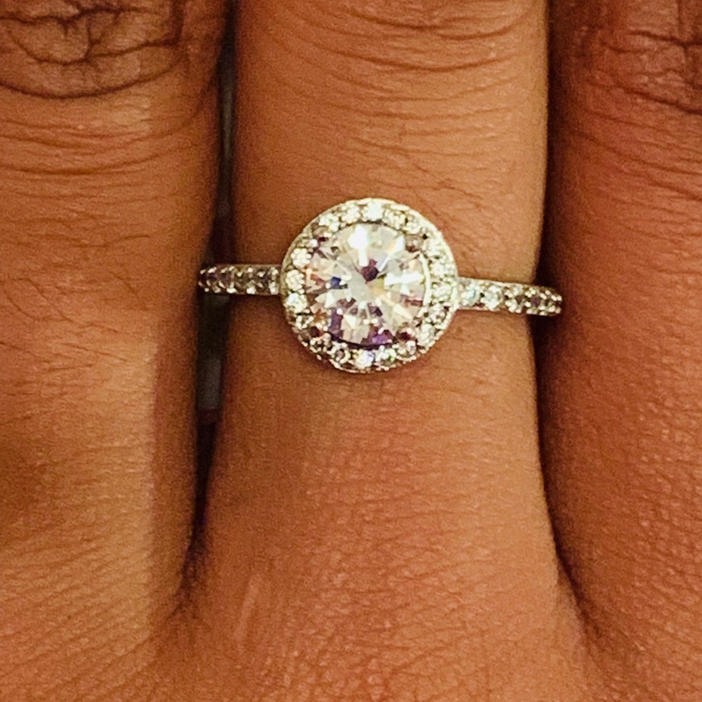60%Off New Round Sparkle Halo Ring